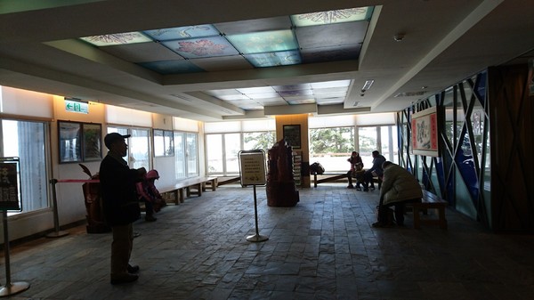 合歡山國家森林遊樂區-松雪樓:南投~合歡山國家森林遊樂區~松雪樓~白茫茫的雪景美不勝收~DIY動手作雪人~真是太有趣了~