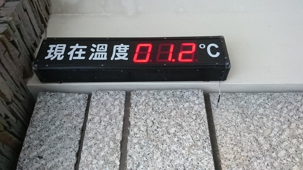 合歡山國家森林遊樂區-松雪樓:南投~合歡山國家森林遊樂區~松雪樓~白茫茫的雪景美不勝收~DIY動手作雪人~真是太有趣了~