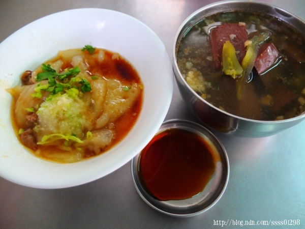 屏東肉圓：屏東美食吃不停。屏東市/民族路夜市。正老牌屏東肉圓
