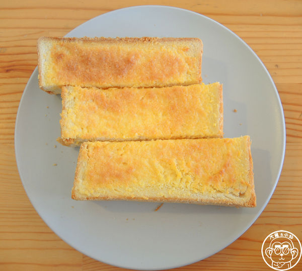 52caf'e：呷飽祙【台中西區･52 Cafe】小熊拉花萌萌噠