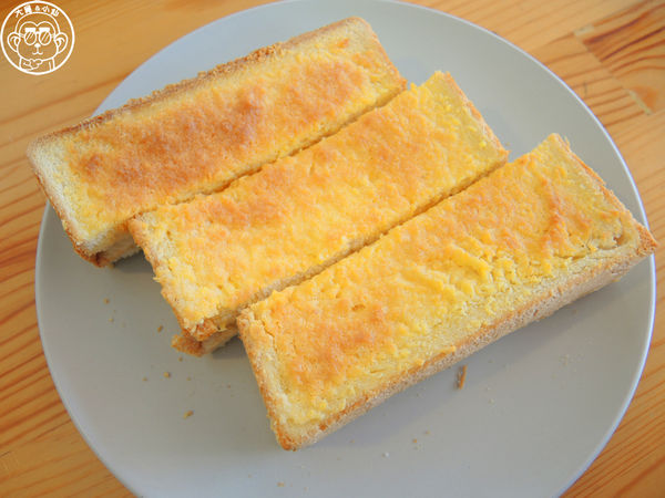 52caf'e：呷飽祙【台中西區･52 Cafe】小熊拉花萌萌噠