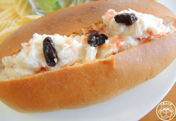 52caf'e：呷飽祙【台中西區･52 Cafe】小熊拉花萌萌噠