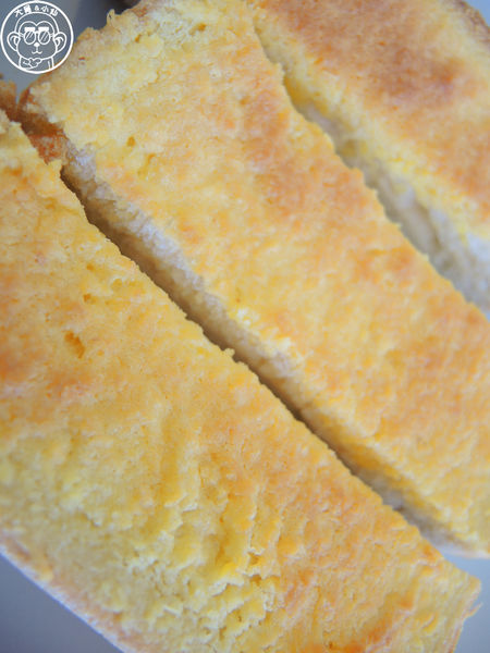 52caf'e：呷飽祙【台中西區･52 Cafe】小熊拉花萌萌噠