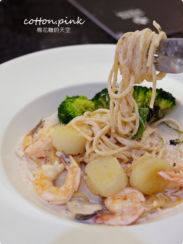 台中一日遊推薦|東海喝茶、逢甲吃美食~不出國也有滿滿異國體驗