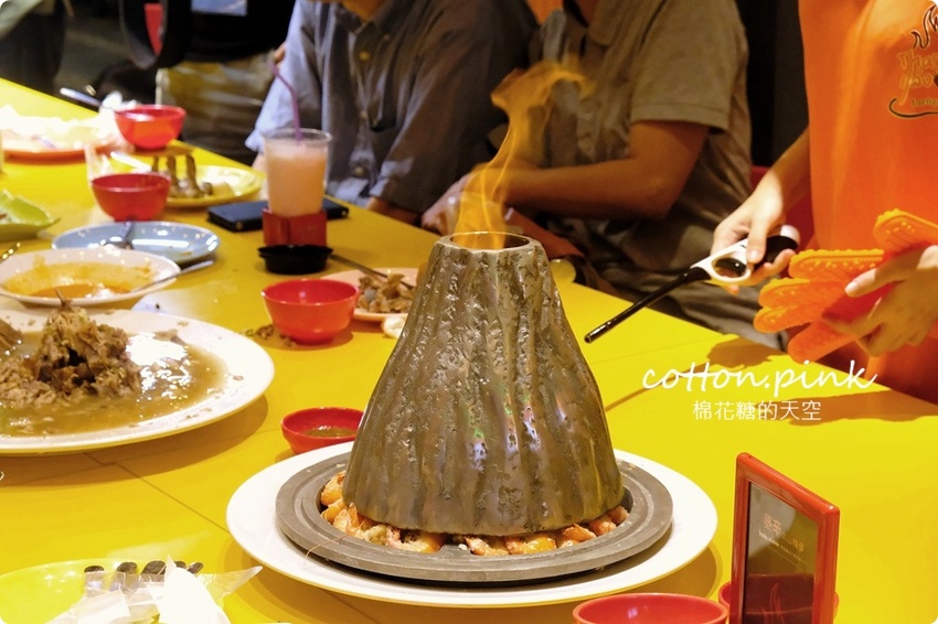 台中一日遊推薦|東海喝茶、逢甲吃美食~不出國也有滿滿異國體驗