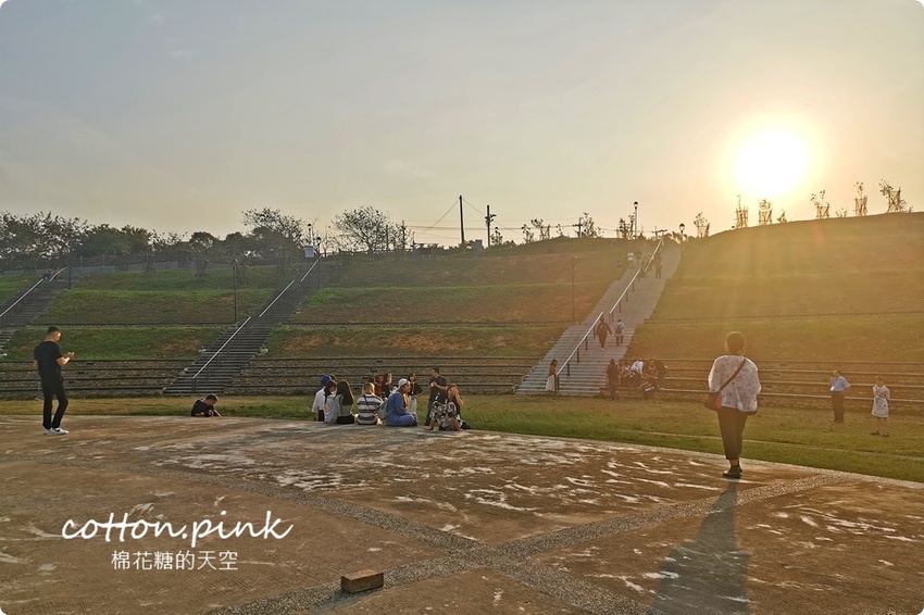 台中一日遊推薦|東海喝茶、逢甲吃美食~不出國也有滿滿異國體驗