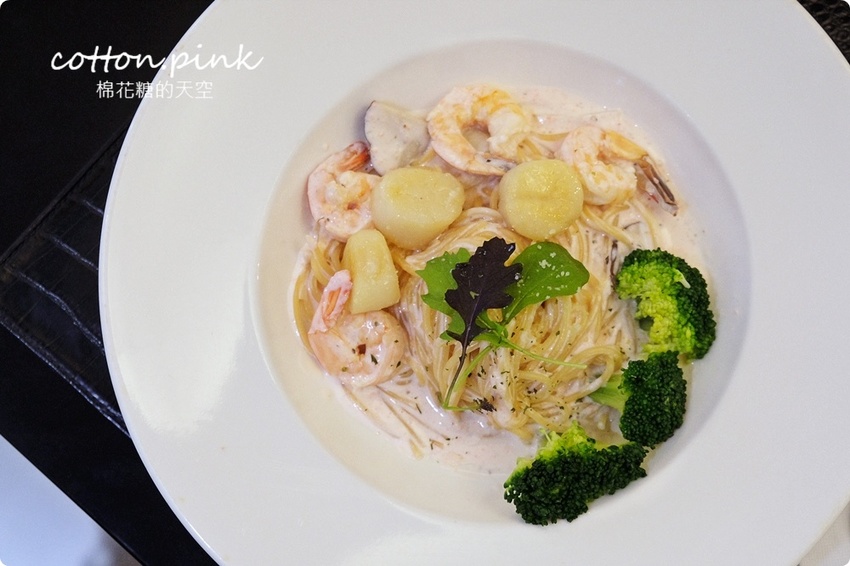 台中一日遊推薦|東海喝茶、逢甲吃美食~不出國也有滿滿異國體驗