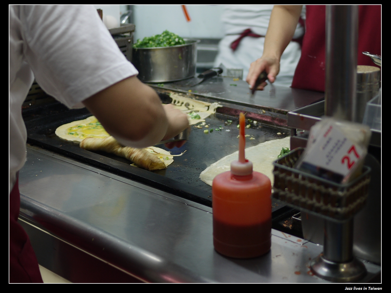 [明倫蛋餅]發現逢甲夜市旁的新美食~逢甲夜市大推薦~