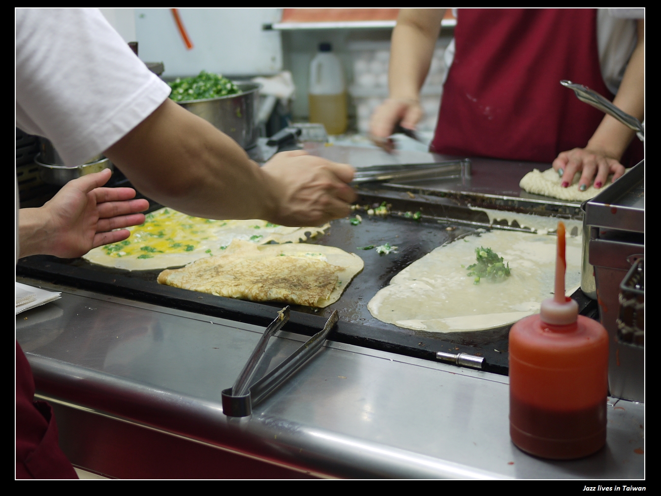 [明倫蛋餅]發現逢甲夜市旁的新美食~逢甲夜市大推薦~
