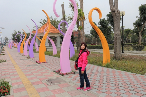 怡心園親水公園(Serenity Water Park):【彰化田尾景點】田尾公路花園~怡心園,季節限定落羽松步道,愛心藝術裝置美拍