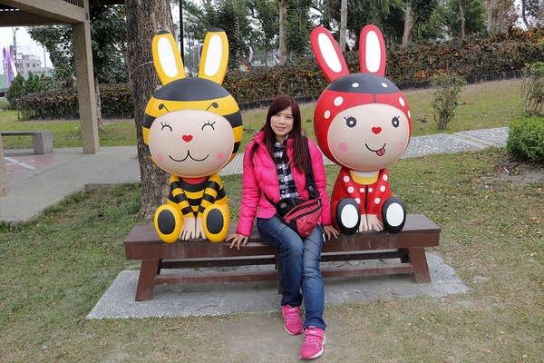 怡心園親水公園(Serenity Water Park):【彰化田尾景點】田尾公路花園~怡心園,季節限定落羽松步道,愛心藝術裝置美拍