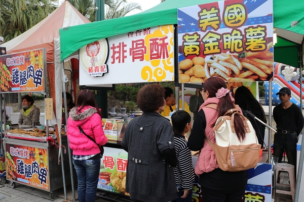 怡心園親水公園(Serenity Water Park):【彰化田尾景點】田尾公路花園~怡心園,季節限定落羽松步道,愛心藝術裝置美拍