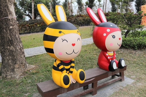 怡心園親水公園(Serenity Water Park):【彰化田尾景點】田尾公路花園~怡心園,季節限定落羽松步道,愛心藝術裝置美拍