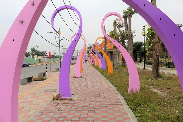 怡心園親水公園(Serenity Water Park):【彰化田尾景點】田尾公路花園~怡心園,季節限定落羽松步道,愛心藝術裝置美拍