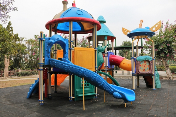 怡心園親水公園(Serenity Water Park):【彰化田尾景點】田尾公路花園~怡心園,季節限定落羽松步道,愛心藝術裝置美拍