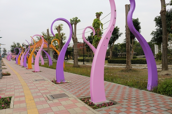 怡心園親水公園(Serenity Water Park):【彰化田尾景點】田尾公路花園~怡心園,季節限定落羽松步道,愛心藝術裝置美拍