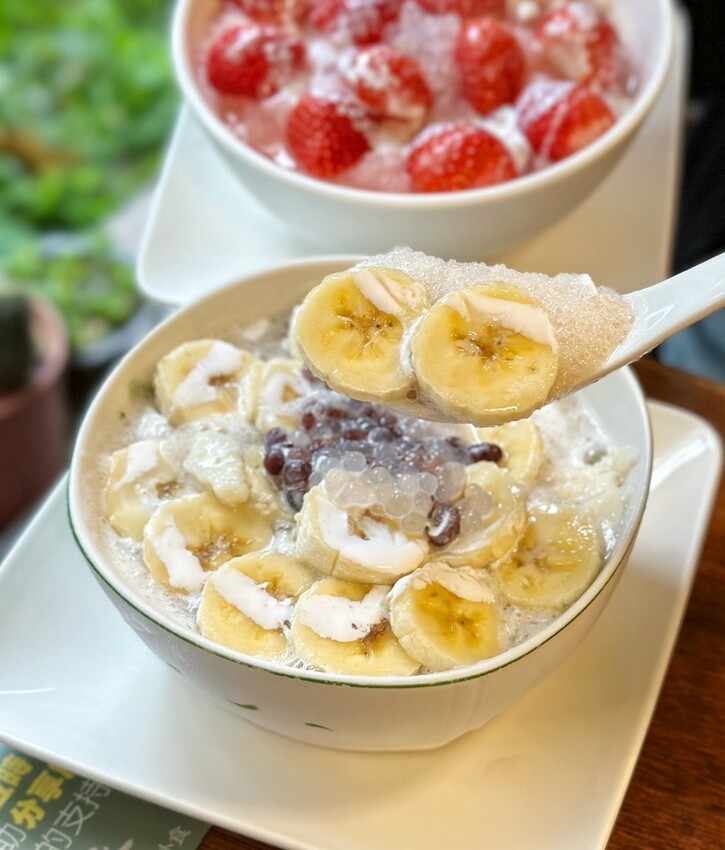 【騷豆花】全台最騷最有特色的豆花在此！據說是日本觀光客來台旅遊必吃的打卡美食？草莓豆花、香蕉豆花用料實在，飯後來一碗當點心剛剛好！ - 阿華田的美食日記