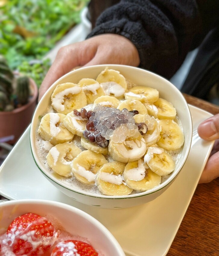 【騷豆花】全台最騷最有特色的豆花在此！據說是日本觀光客來台旅遊必吃的打卡美食？草莓豆花、香蕉豆花用料實在，飯後來一碗當點心剛剛好！ - 阿華田的美食日記