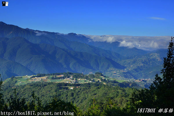 【台中。和平】秋遊福壽山農場。台灣最有靈氣的達觀亭天池。露營區蘋果屋。蘋果王。鴛鴦湖楓葉