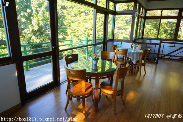 【台中。和平】秋遊福壽山農場。台灣最有靈氣的達觀亭天池。露營區蘋果屋。蘋果王。鴛鴦湖楓葉