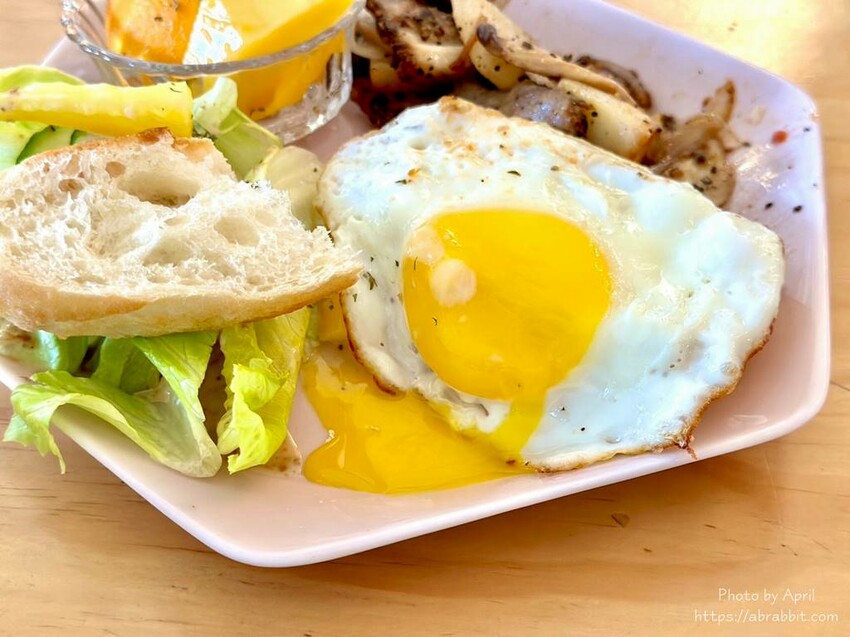 台中市西區迷鹿咖啡-隱身在民宅巷弄內的迷人小店，近一中、台體