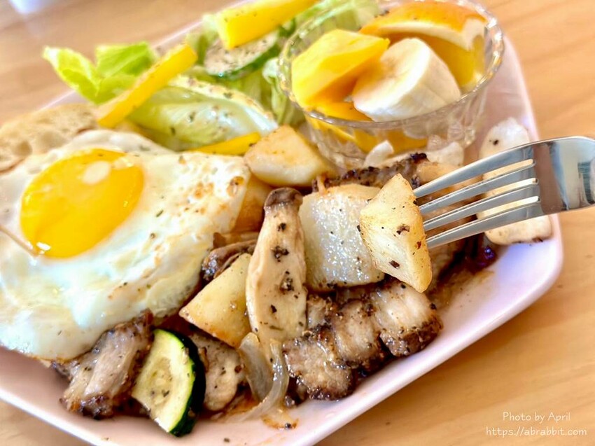 台中市西區迷鹿咖啡-隱身在民宅巷弄內的迷人小店，近一中、台體