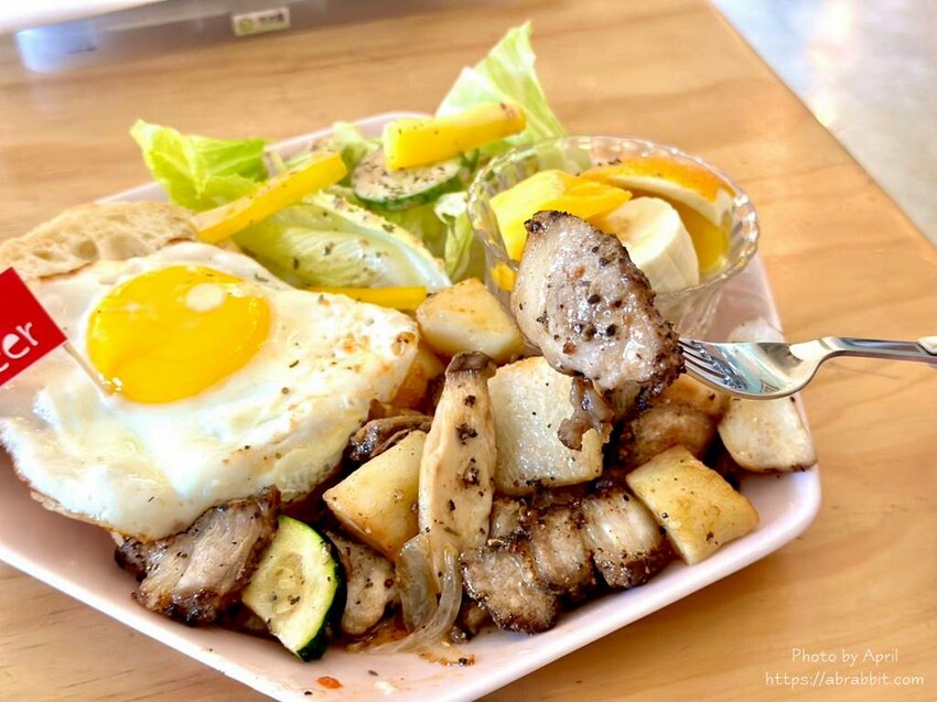 台中市西區迷鹿咖啡-隱身在民宅巷弄內的迷人小店，近一中、台體