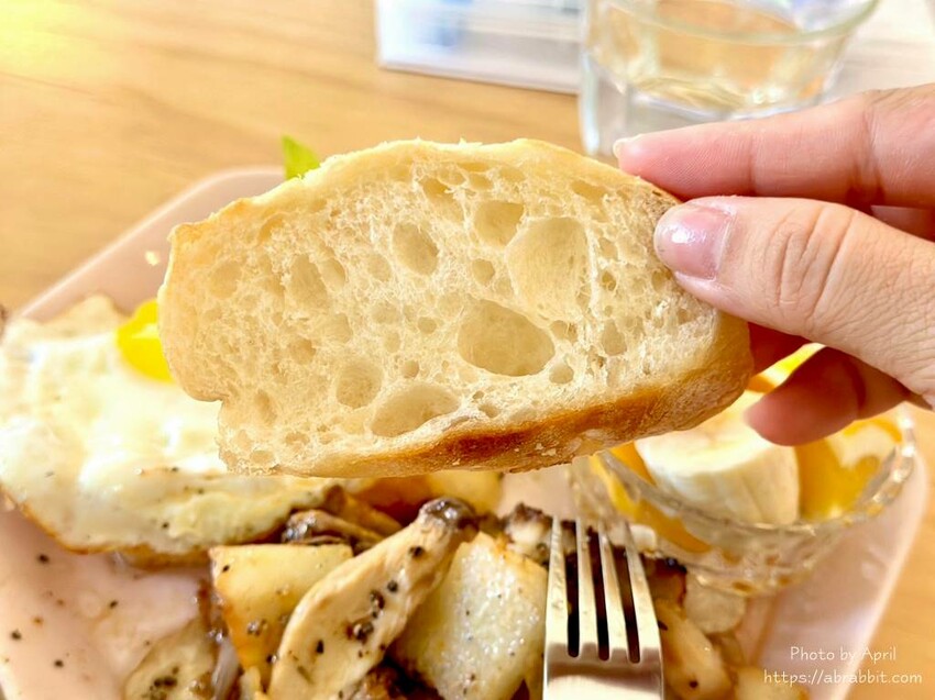 台中市西區迷鹿咖啡-隱身在民宅巷弄內的迷人小店，近一中、台體