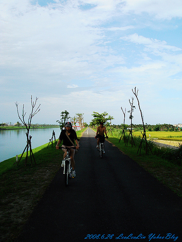 宜蘭五結鄉~單車+小吃。冬山河漫遊+羅東夜市