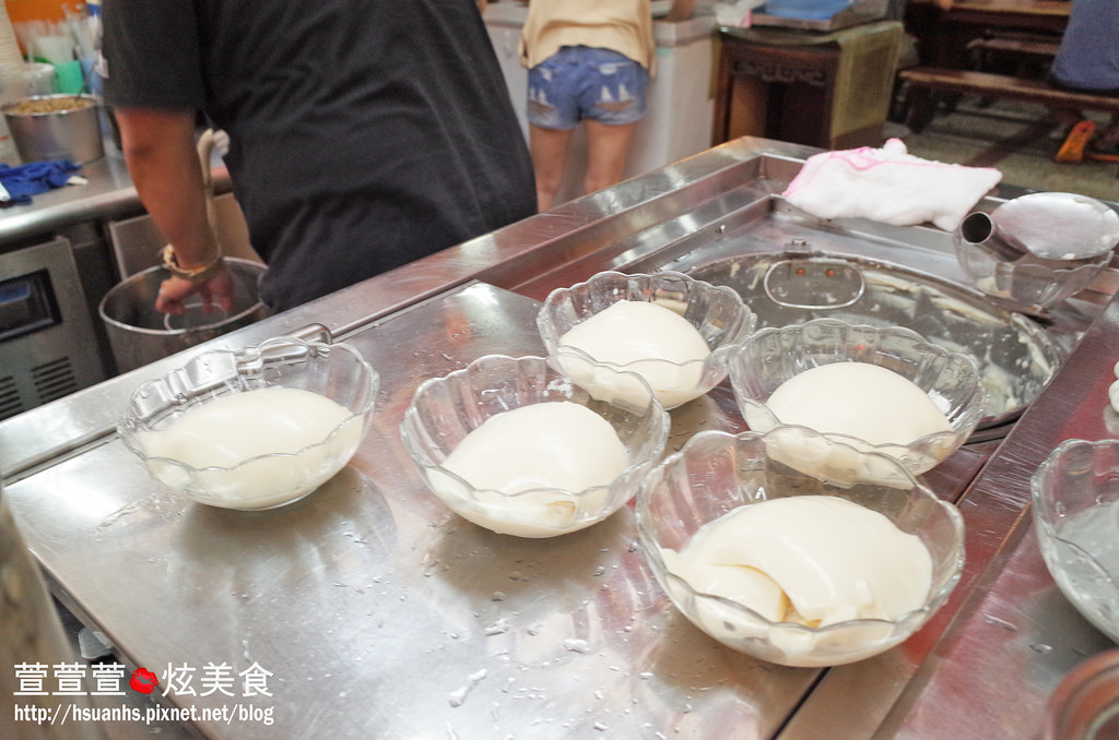 【台南一日遊 第五彈(5/6)】同記安平豆花。香甜紅糖水、醇濃鮮奶、酸甜檸檬汁  你的古早味豆花想配哪一種?