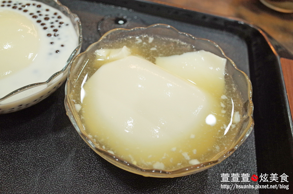 【台南一日遊 第五彈(5/6)】同記安平豆花。香甜紅糖水、醇濃鮮奶、酸甜檸檬汁  你的古早味豆花想配哪一種?