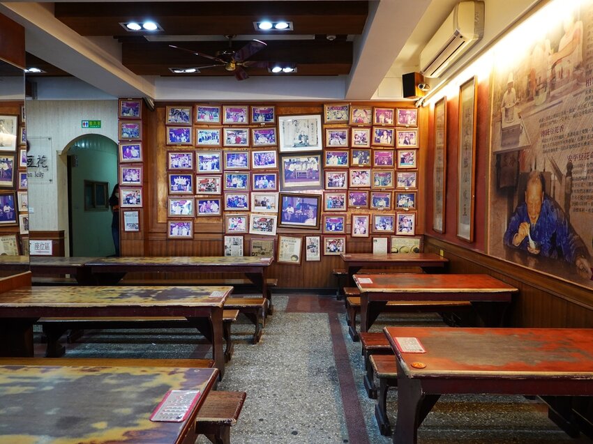 台南安平—同記安平豆花｜挑著扁擔走過一甲子 勺出一碗碗古早味綿密豆花｜安平古堡、安平老街、安平樹屋、德