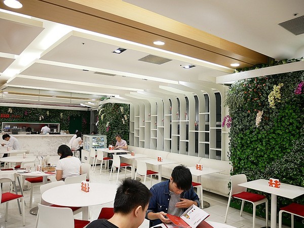 Alessi Cafe:ALESSI Café-台中大遠百義式料理 義大利麵、義式披薩和燉飯都夠水準 是逛街休憩的好地方