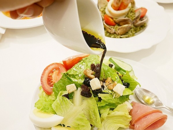 Alessi Cafe:ALESSI Café-台中大遠百義式料理 義大利麵、義式披薩和燉飯都夠水準 是逛街休憩的好地方