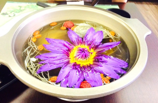 台北南京三民)櫻之田野養生野菜鍋(台北店)-吃火鍋也能看蓮花秀,回訪率100%