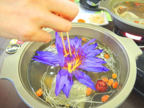 台北南京三民)櫻之田野養生野菜鍋(台北店)-吃火鍋也能看蓮花秀,回訪率100%