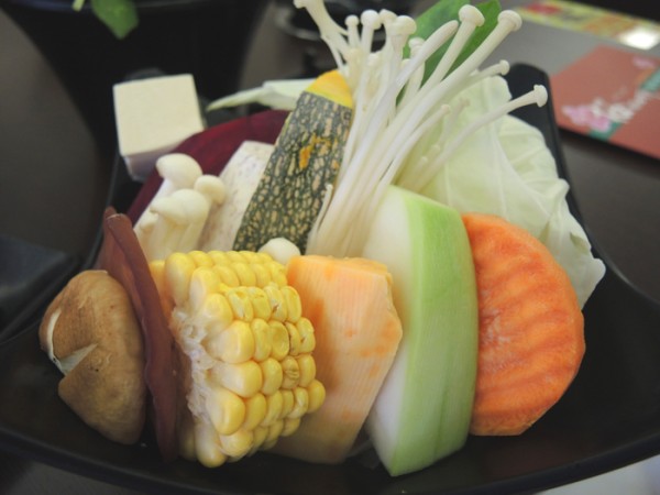 台北南京三民)櫻之田野養生野菜鍋(台北店)-吃火鍋也能看蓮花秀,回訪率100%