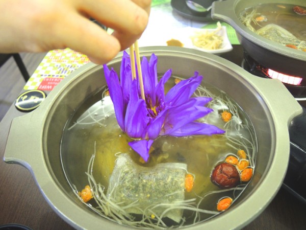 台北南京三民)櫻之田野養生野菜鍋(台北店)-吃火鍋也能看蓮花秀,回訪率100%