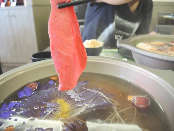 台北南京三民)櫻之田野養生野菜鍋(台北店)-吃火鍋也能看蓮花秀,回訪率100%