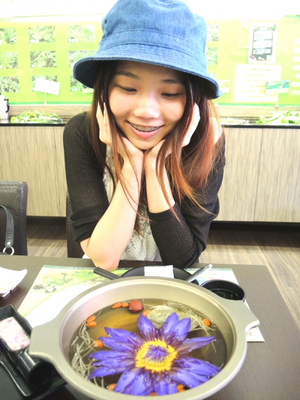 台北南京三民)櫻之田野養生野菜鍋(台北店)-吃火鍋也能看蓮花秀,回訪率100%