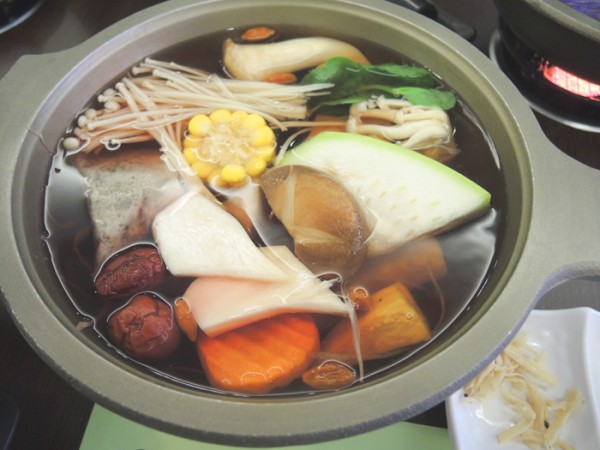 台北南京三民)櫻之田野養生野菜鍋(台北店)-吃火鍋也能看蓮花秀,回訪率100%