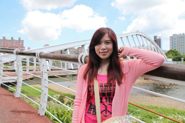 桃園市三民運動公園：【桃園市景點】三民運動公園追愛LOVE~/圓形拱廊的大型心鎖隧道/愛情造景及簍空愛心球/運動設施/青溪橋/河岸自行車步道