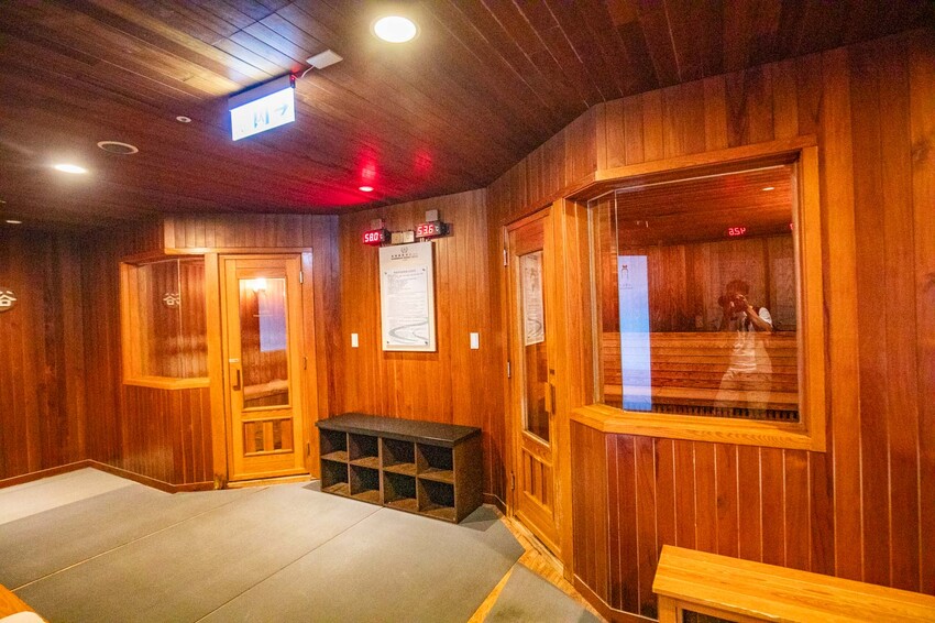 宜蘭溫泉飯店推薦，長榮鳳凰一泊二食吃到飽，溫泉度假首選。