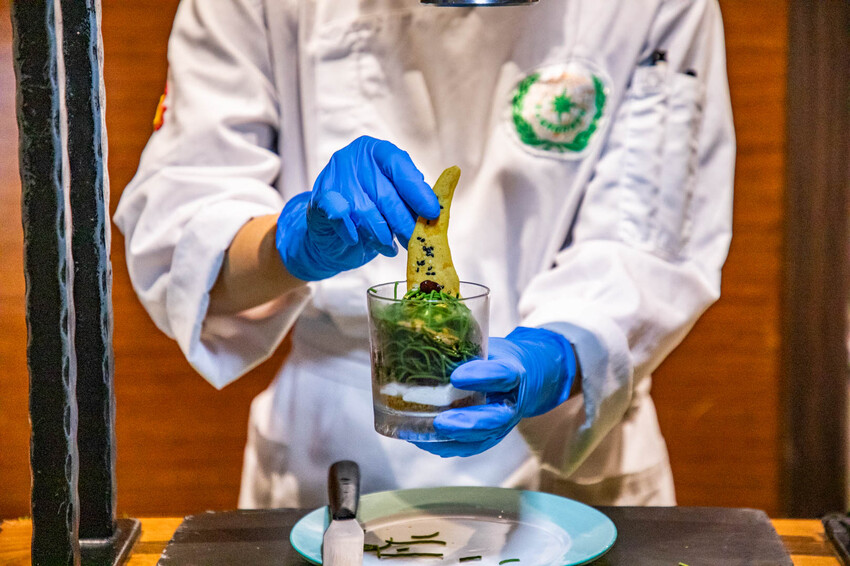 宜蘭溫泉飯店推薦，長榮鳳凰一泊二食吃到飽，溫泉度假首選。