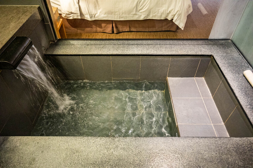 宜蘭溫泉飯店推薦，長榮鳳凰一泊二食吃到飽，溫泉度假首選。