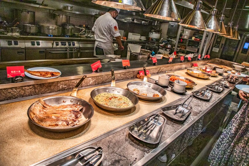 宜蘭溫泉飯店推薦，長榮鳳凰一泊二食吃到飽，溫泉度假首選。