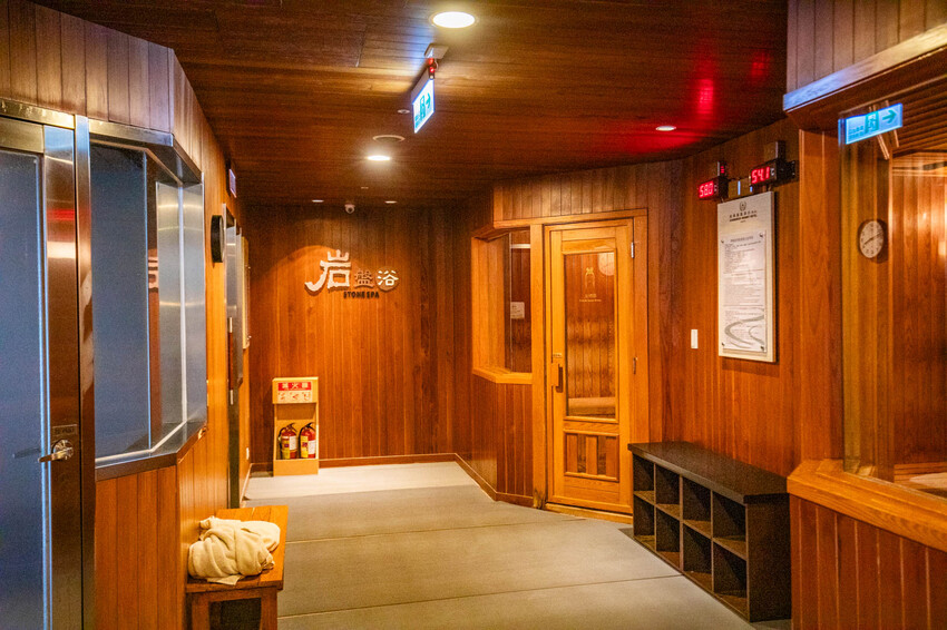 宜蘭溫泉飯店推薦，長榮鳳凰一泊二食吃到飽，溫泉度假首選。