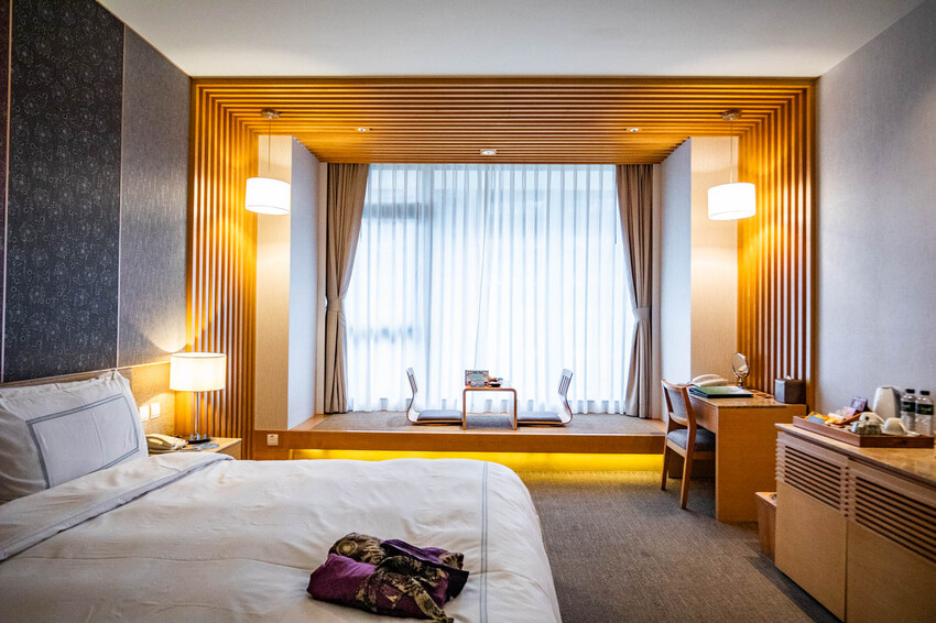 宜蘭溫泉飯店推薦，長榮鳳凰一泊二食吃到飽，溫泉度假首選。