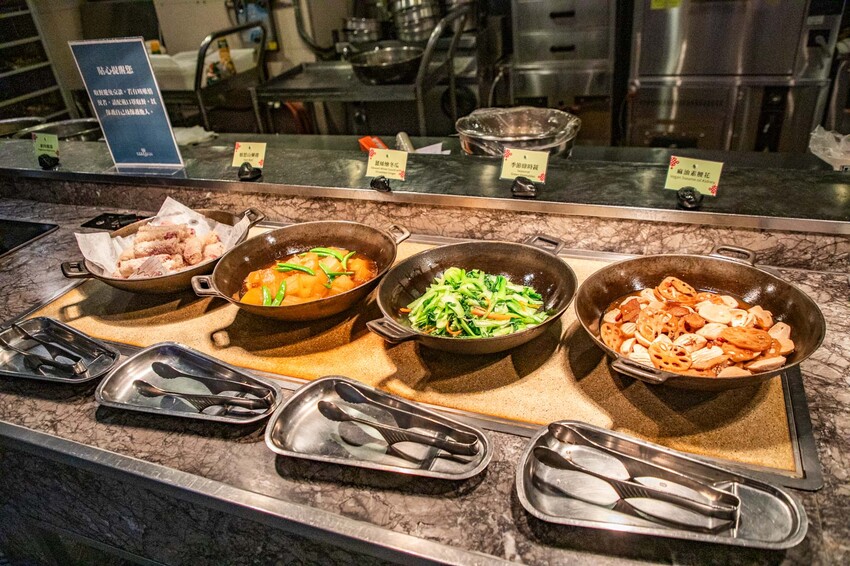 宜蘭溫泉飯店推薦，長榮鳳凰一泊二食吃到飽，溫泉度假首選。