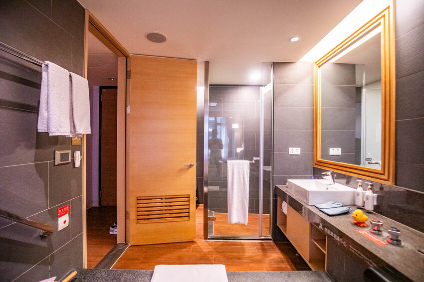 宜蘭溫泉飯店推薦，長榮鳳凰一泊二食吃到飽，溫泉度假首選。